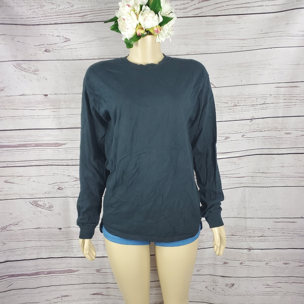 Gildan Medium Black Long Sleeve Shirt – Casual Basic Everyday Tee - Picture 4 of 7